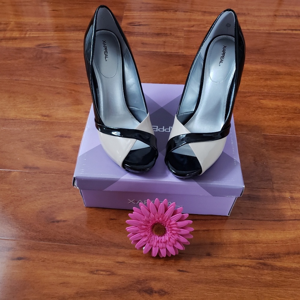 New Black/Cream Peep Toe Classic Xappeal Pumps - Picture 2 of 8